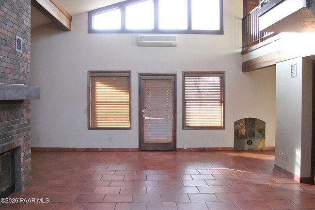 Photo - 2550 Love Ln