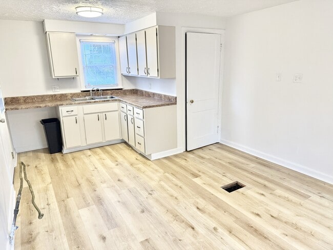 Photo - 2125 Wesley St