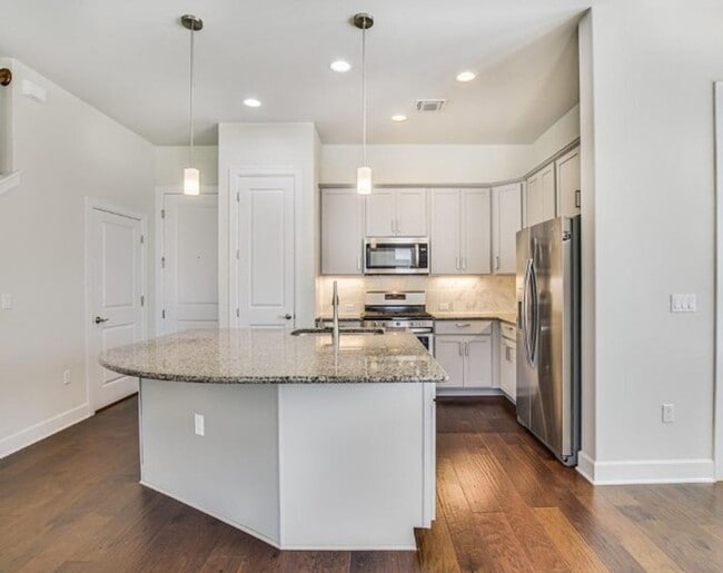 Photo - PRELEASING FOR BEGINNING OF JUNE! Walking Distance to Fun, Food and Friends!