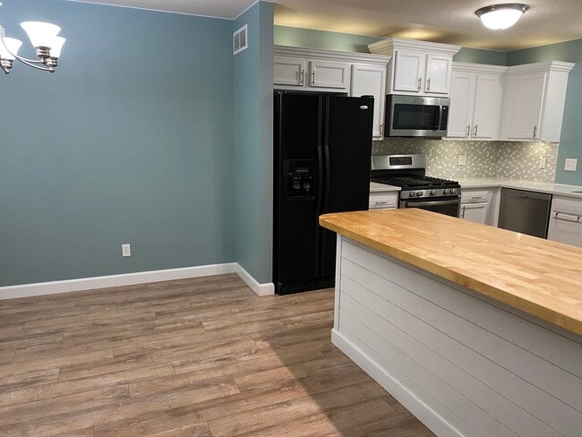 Photo - 2011 SW Reunion Cir