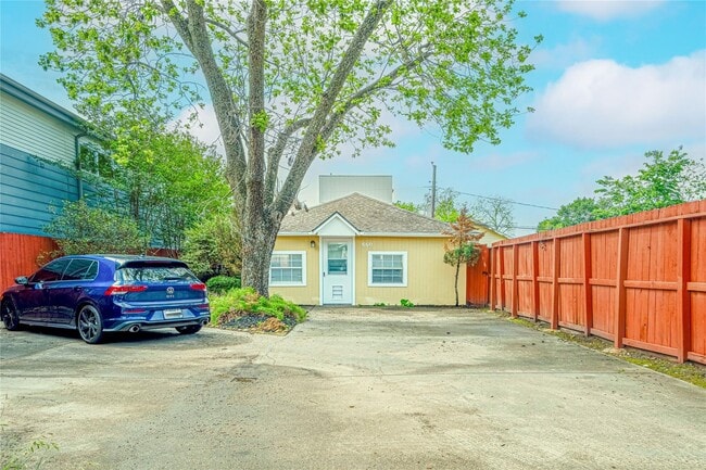 Photo - 860 E 25th St