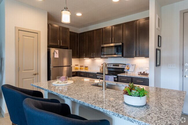 1BR, 1BA - 787SF