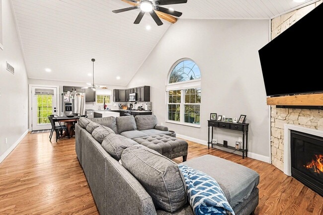 Photo - 111 Basswood Cir Unidad A