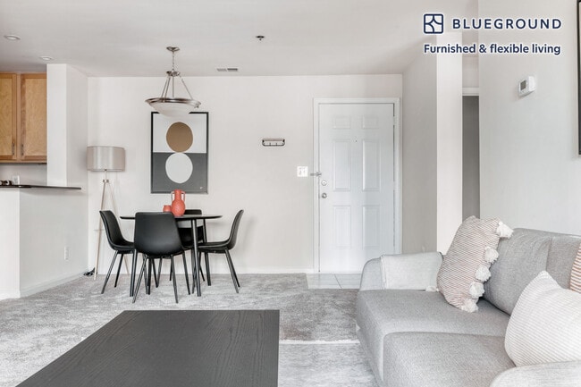 Photo - 1808 N Quinn St Unidad FL5-ID358