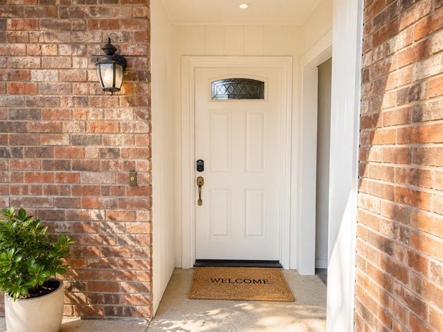 Photo - 2304 Chinaberry Dr