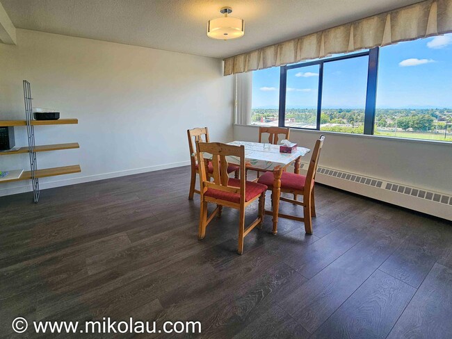 Photo - 6651 Minoru Blvd