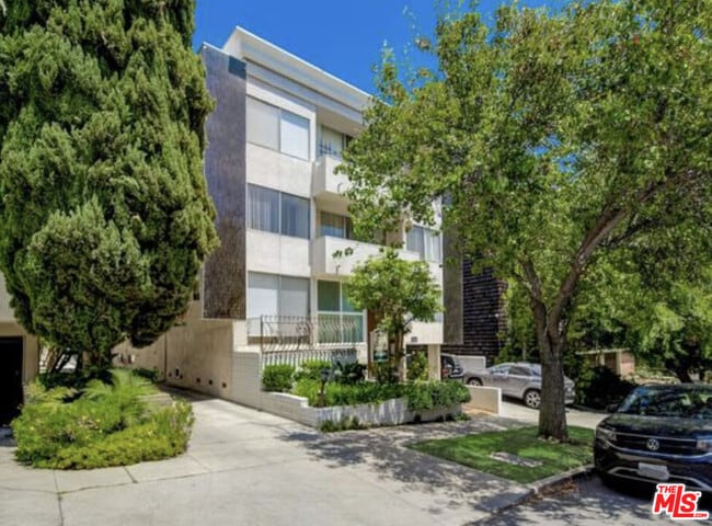 Building Photo - 1820 Fairburn Ave