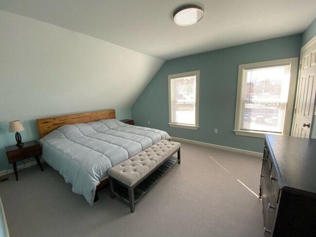 25 E Bow St