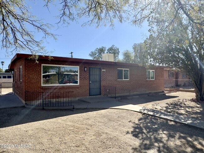 Photo - 1410 N Desmond Ave