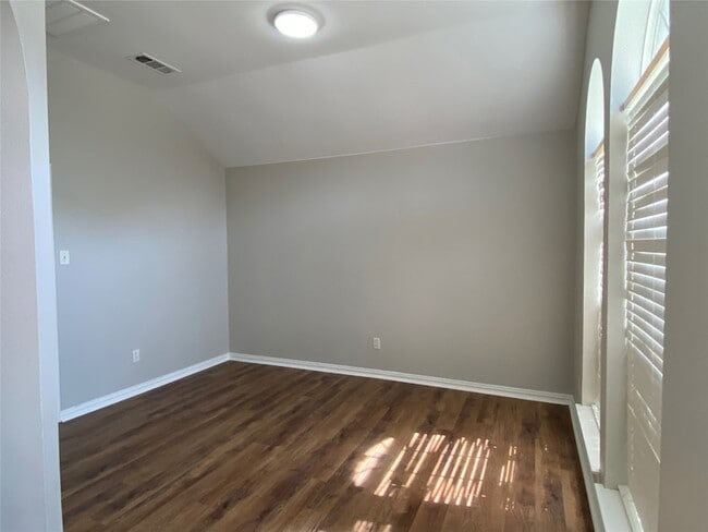 Photo - 1544 Commerce Dr