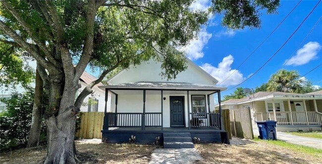 Building Photo - 1106 W La Salle St Rental