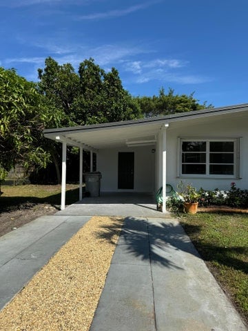 Photo - 1611 NE 46th St