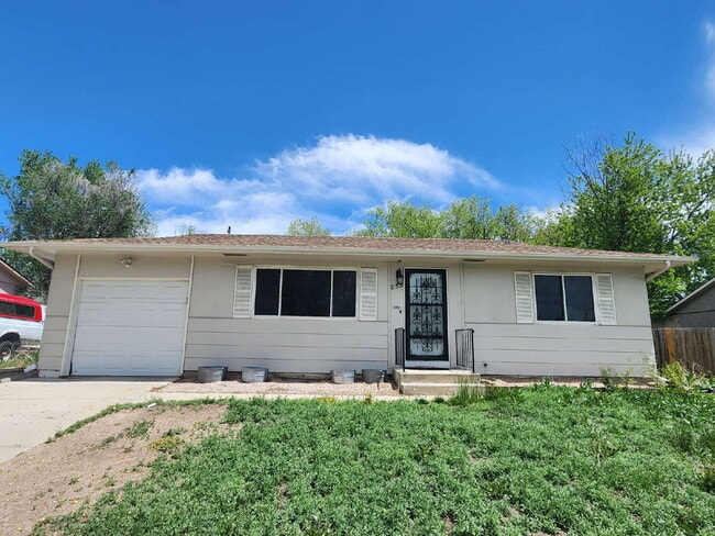 "Charming 4-Bed Home with 1.75 Baths in Co... - "Charming 4-Bed Home with 1.75 Baths in Co...