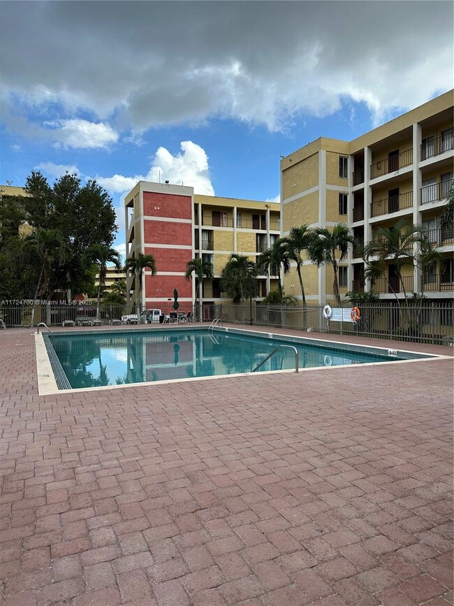 Photo - 9270 Fontainebleau Blvd Apartment Unit 104