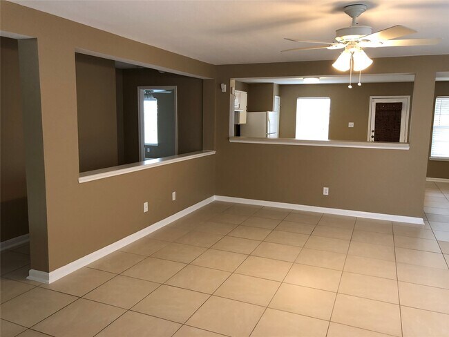 Photo - 19615 Hollington Dr