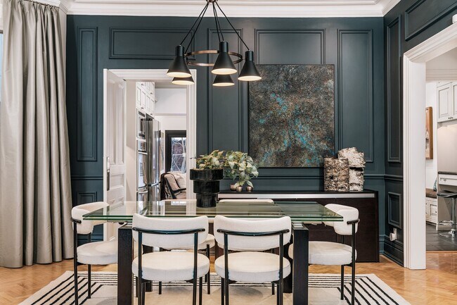 Photo - 134 Roxborough St W