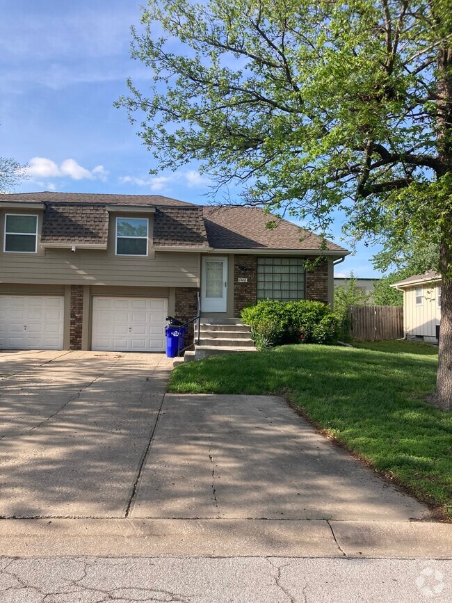 Building Photo - 1406 E Willow Dr Rental