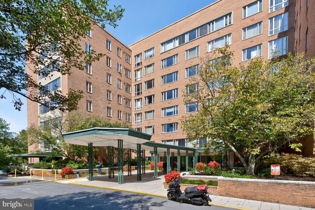 Building Photo - 4301 Massachusetts Ave NW Unit 5009 Rental