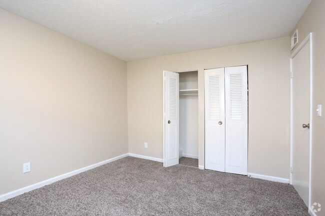 2BR, 1BA - 850 SF - Bedroom
