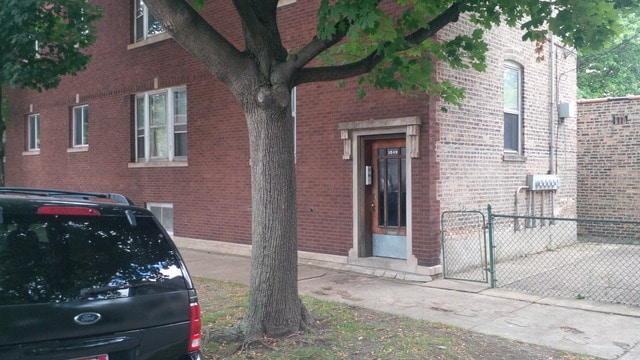 Building Photo - 3549 N Seeley Ave Unit 2 Rental