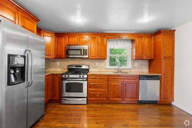Building Photo - 130 Ashton St Rental