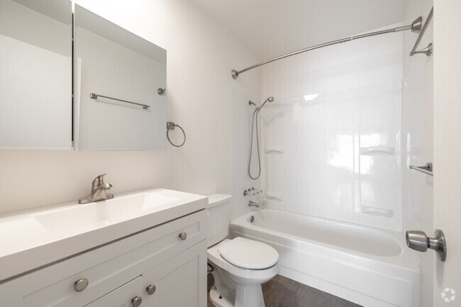 Studio - 400SF - Bathroom