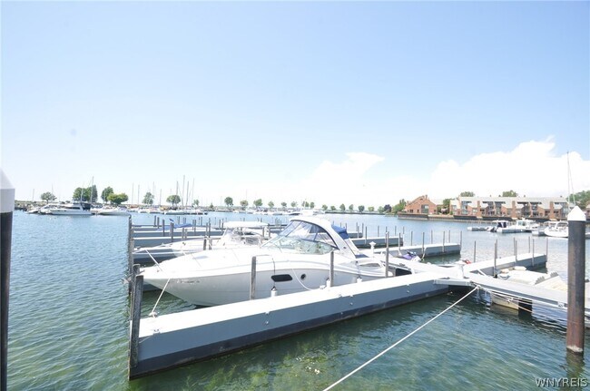 40 Waterfront Cir