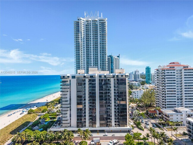6423 Collins Ave Unidad 703