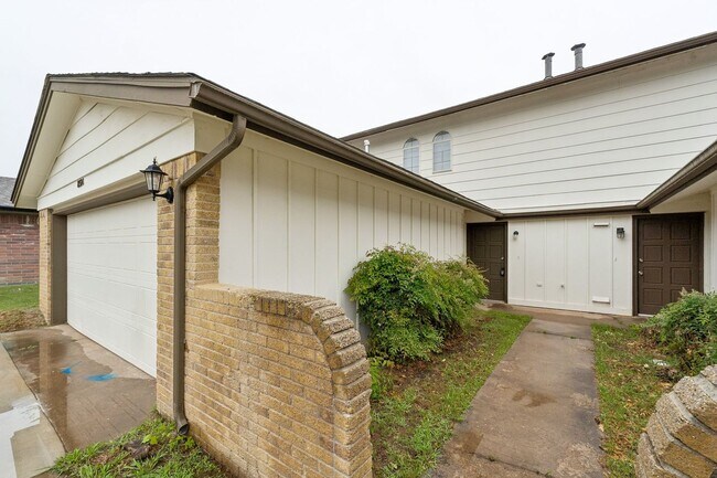 Photo - 3 bedroom 2.5 bath - NW Highway and Rockwell