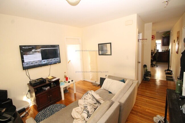 Building Photo - 28 Linden St Unit a