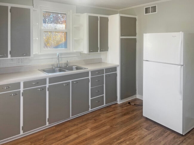 Photo - 935 E Ft Wayne St Unit B