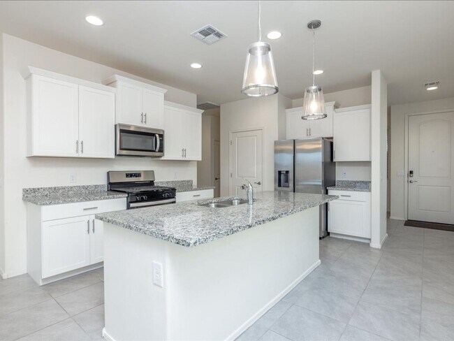 Photo - 3 Bedroom 2 Bathroom  MOUNTAIN VIEWS! $500...