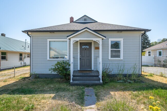 Photo - 2002 E Hoffman Ave House