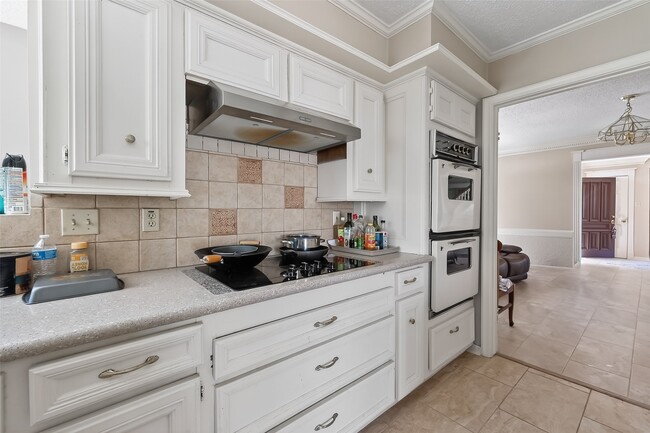 Building Photo - 11302 Hylander Dr