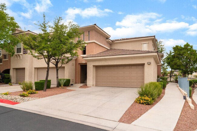Beautiful, upgraded 2 story townhouse unit... - Beautiful, upgraded 2 story townhouse unit...