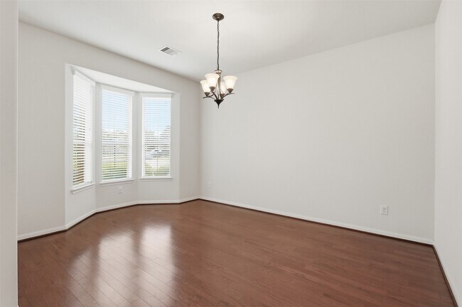 Photo - 1911 Vale Brook Drive