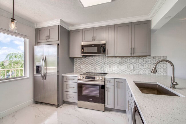 Photo - 6795 Huntington Ln Unit 406