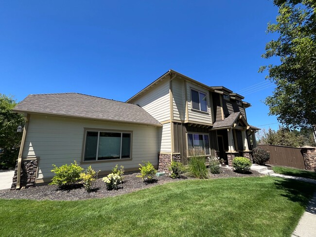 Photo - Spacious 3-Bed, 2.5 Bath Home with Community Pool in NE Bend