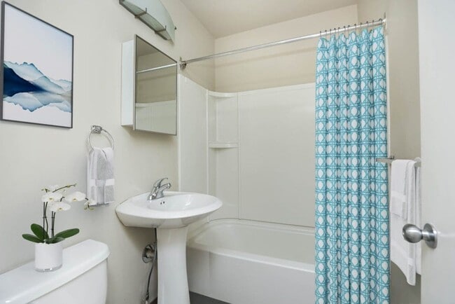 Photo - Oakton Manor Unit 872