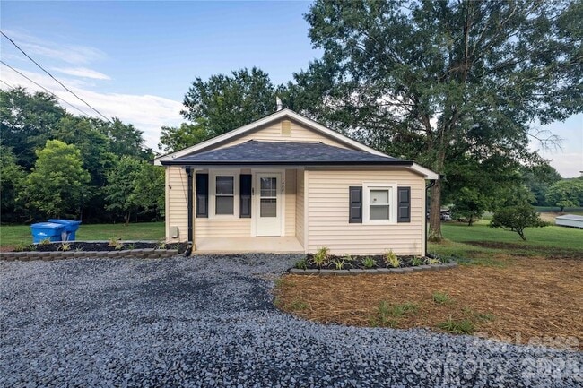 Building Photo - 1488 Hilltop St