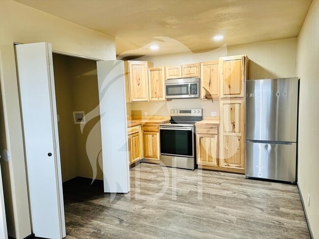 "Discover Cozy Living: Charming Studio Oasis in Woodward!"
