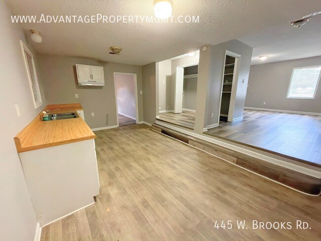 Photo - 445 W Brooks Rd