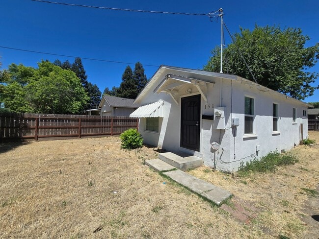 Building Photo - 2 bed 1 bath House in Merced