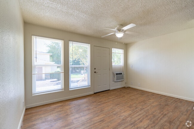 4HAB, 1,5BA - 911SF - Jasmine Garden Apartments