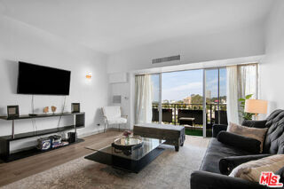Building Photo - 1155 N La Cienega Blvd