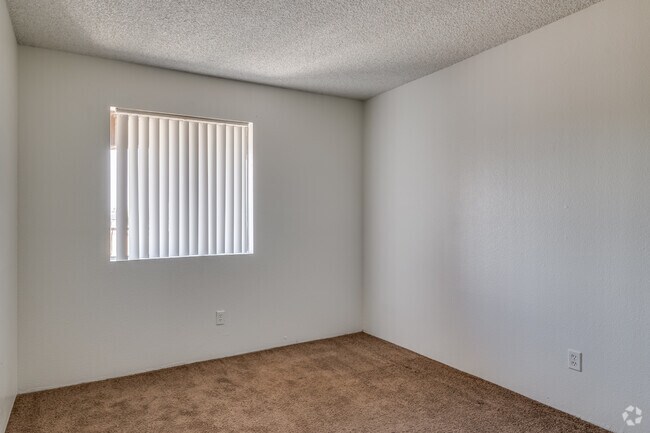1BR, 1BA - 551SF - Bedroom