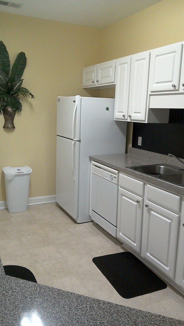 Photo - 3 bedroom/2 bath furnished condo Unit 1E