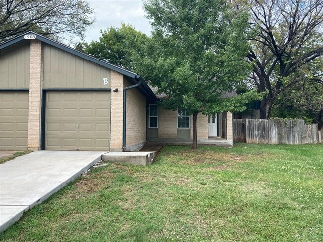 Photo - 1908b Townesouth Cir Townhome