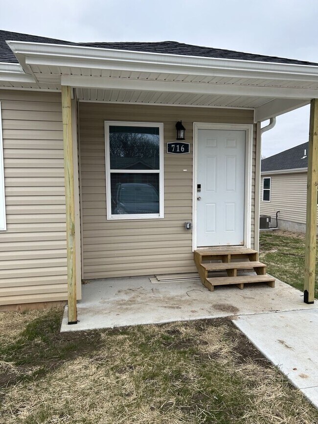 Photo - 716 Columbus St Unidad 716 N Columbus Street -  B