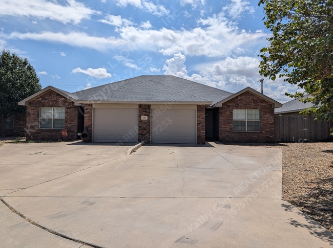 Building Photo - 125 Gayland Dr Unit A